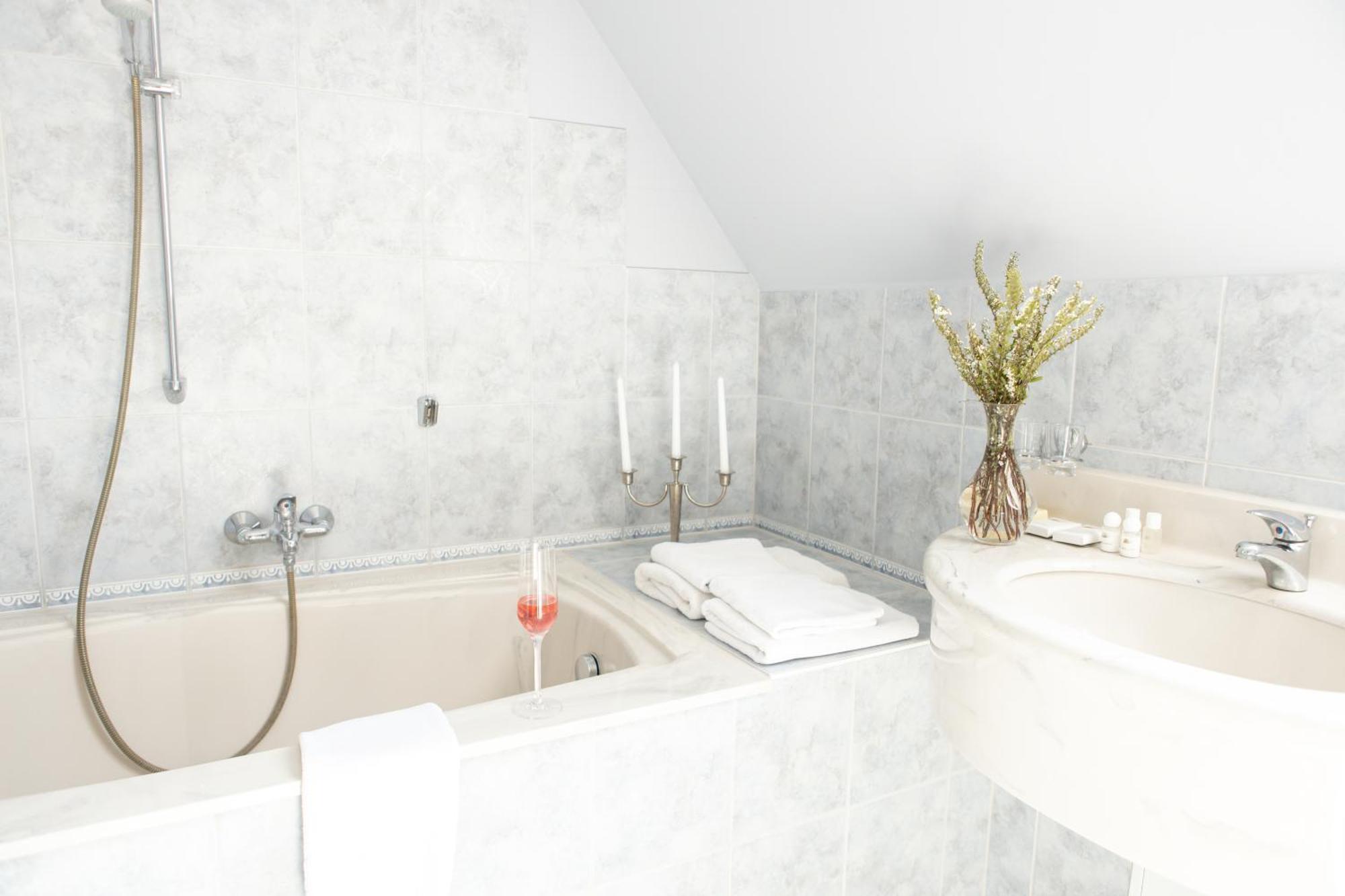 Boutique Hotel Gut Tribbevitz Neuenkirchen auf Rugen 外观 照片